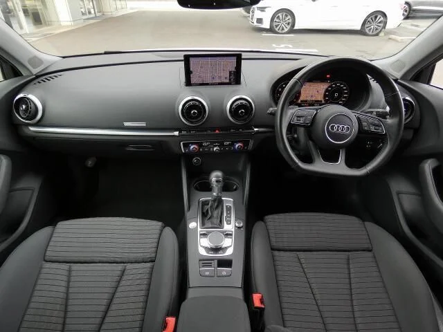 Audi AUDI A3 SPORTBACK ブラックスタイリング photo 2