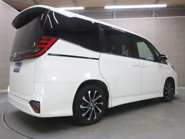 Toyota NOAH S−Z photo 2