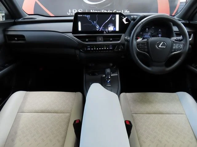 Toyota LEXUS UX300h バージョンL photo 3