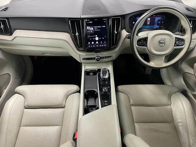 Volvo VOLVO XC60 B5　AWD　インスクリプション photo 2