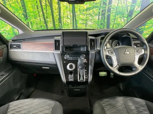 Mitsubishi DELICA D:5 4WD P photo 2