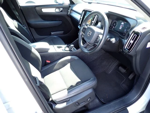 Volvo VOLVO XC40 T4　モメンタム photo 2
