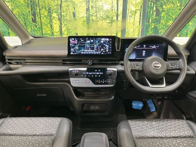 Nissan SERENA WG e−POWER　ハイウェイスター　V photo 2