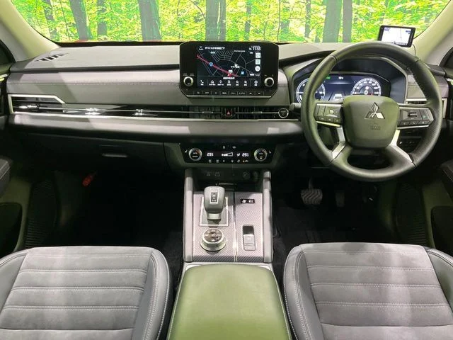 Mitsubishi OUTLANDER PHEV G photo 2