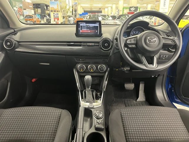 Mazda DEMIO 15S photo 2