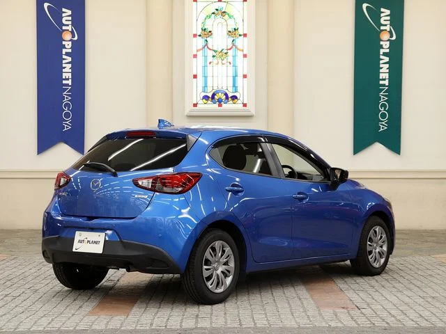Mazda DEMIO 15S photo 3