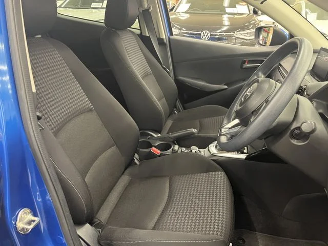 Mazda DEMIO 15S photo 4