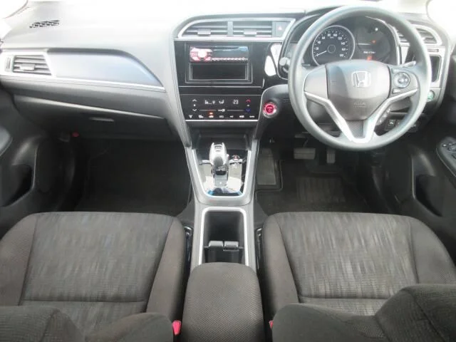 Honda SHUTTLE HYBRID 4WD ホンダセンシング photo 2
