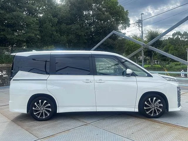 Toyota VOXY HYBRID S−Z photo 4