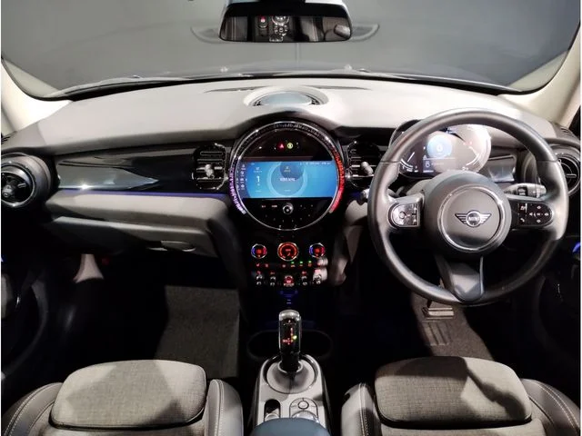 Bmw MINI COOPER D 5DOOR プレミアムプラスライン photo 2