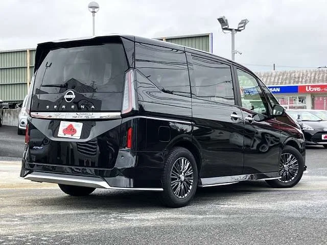 Nissan SERENA WG オーテック photo 3