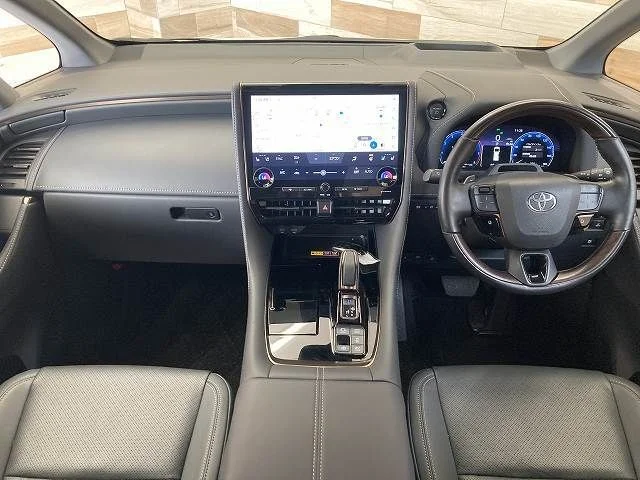 Toyota VELLFIRE HYBRID 4WD Z　プレミア photo 2