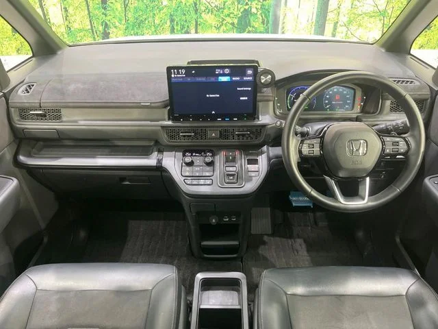 Honda STEPWAGON e:HEV SPADA プレミアムライン photo 2