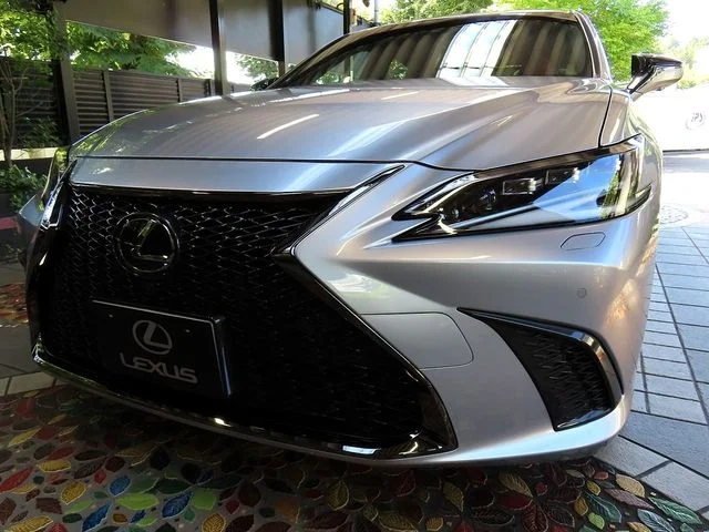 Toyota LEXUS ES300h 300h　Fスポーツ 2025