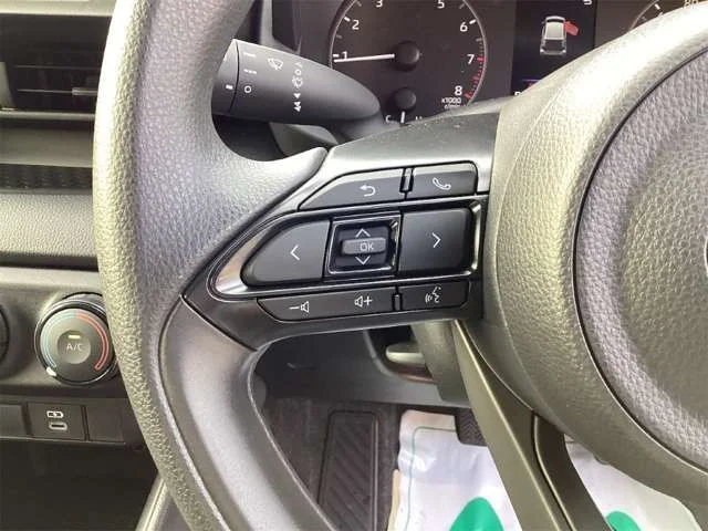 Toyota YARIS X photo 2
