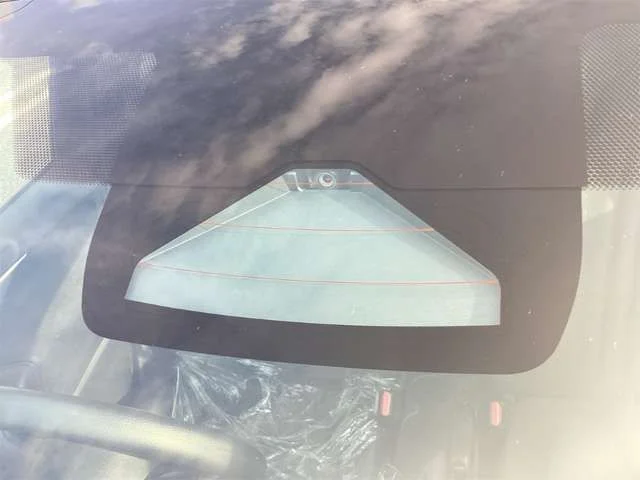 Toyota YARIS X photo 3