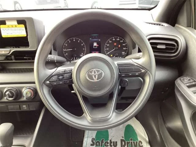 Toyota YARIS X photo 4