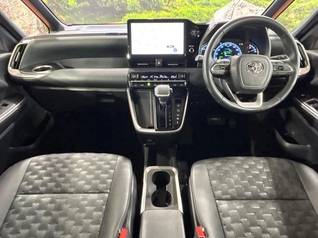 Toyota VOXY HYBRID S−Z photo 2