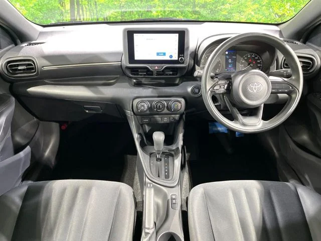 Toyota YARIS X photo 2