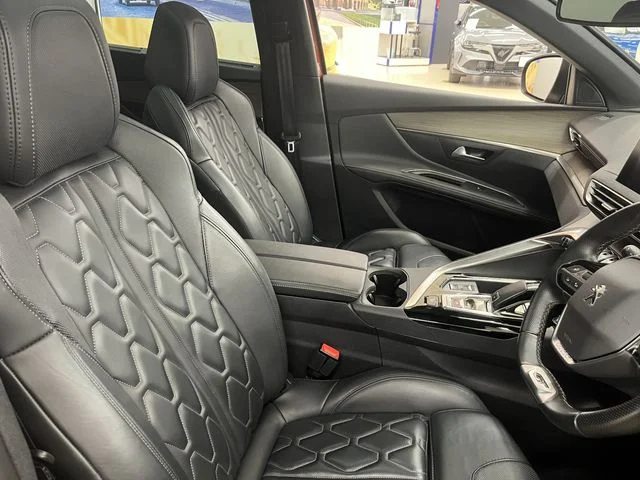 Peugeot PEUGEOT 5008 GT　ブルーHDi photo 4