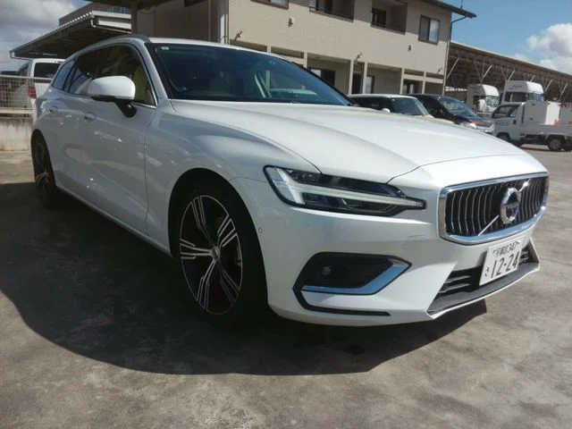Volvo VOLVO V60 B5　インスクリプション 2021