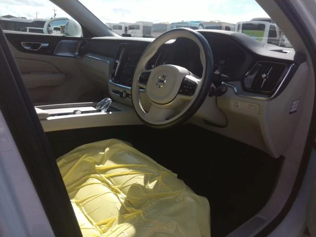 Volvo VOLVO V60 B5　インスクリプション photo 2