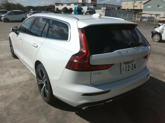 Volvo VOLVO V60 B5　インスクリプション photo 3