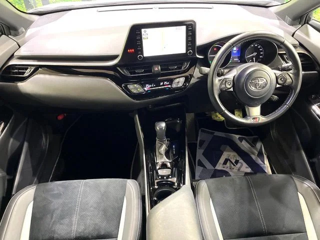 Toyota C-HR S　ハイブリッド　GR　スポーツ photo 2