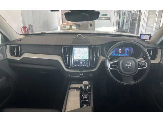 Volvo VOLVO XC60 リチャージPHEVT6AWDインスエクス photo 3