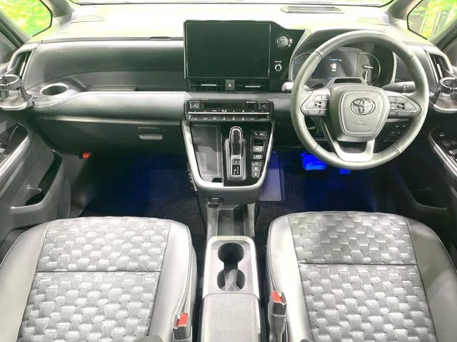 Toyota VOXY HYBRID S−Z photo 2