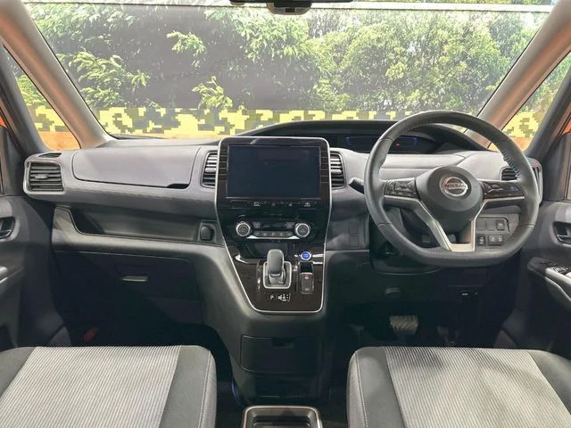 Nissan SERENA WG e−POWER　ハイウェイスター　V photo 2