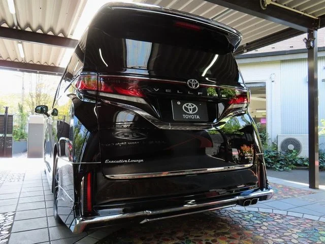 Toyota VELLFIRE HYBRID 4WD エグゼクティブラウンジE−Four photo 2