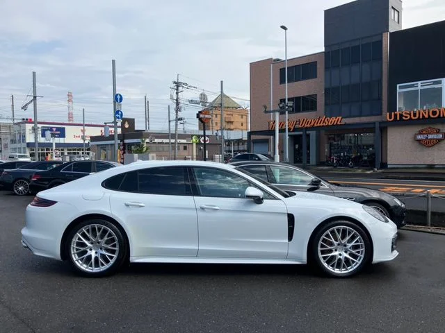 Porsche PORSCHE PANAMERA ベースグレード photo 3