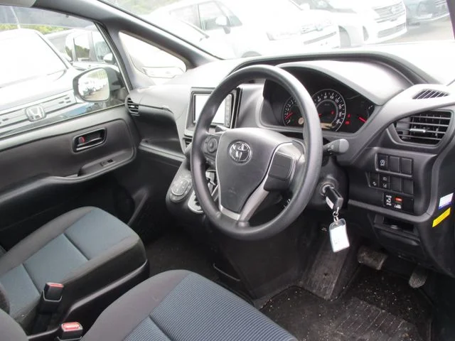 Toyota NOAH X photo 2