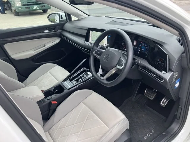 Volkswagen VOLKSWAGEN GOLF VARIANT eTSI　スタイル　プラチナム　Ed photo 2