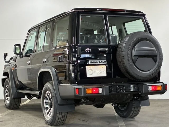 Toyota LANDCRUISER 70 AX photo 3
