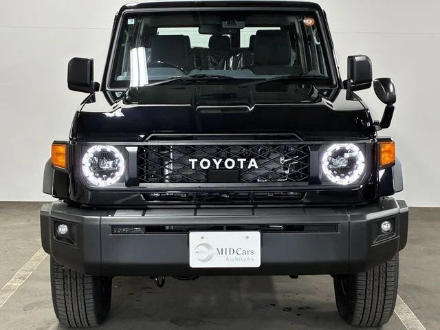Toyota LANDCRUISER 70 AX photo 4