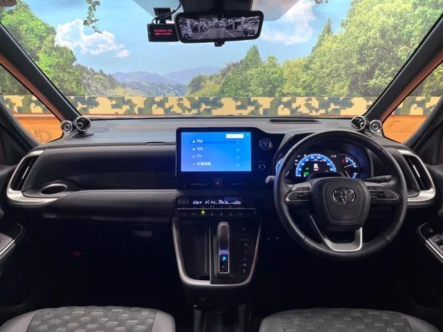 Toyota VOXY HYBRID S−Z photo 2