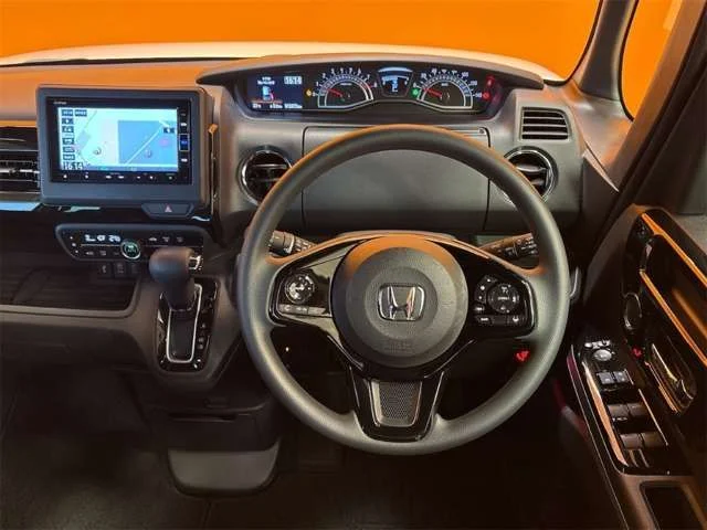 Honda N BOX CUSTOM L photo 2
