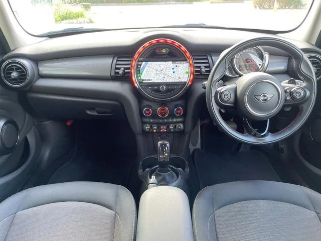 Bmw MINI COOPER D 5DOOR ベースグレード photo 2