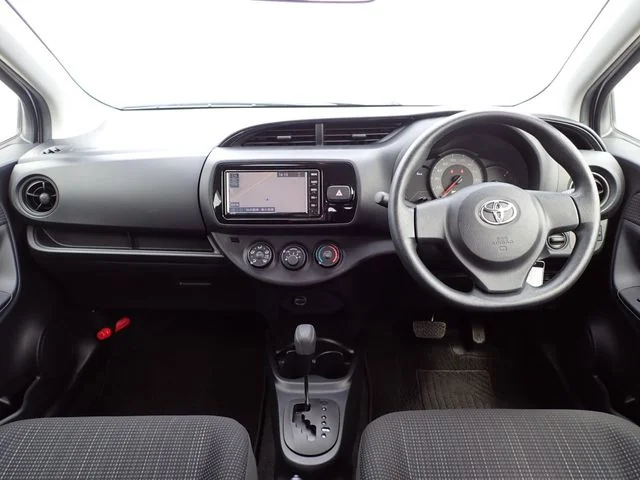 Toyota VITZ F　Mパッケージ photo 2