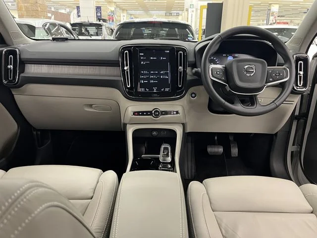 Volvo VOLVO XC40 B4　AWD　インスクリプション photo 2