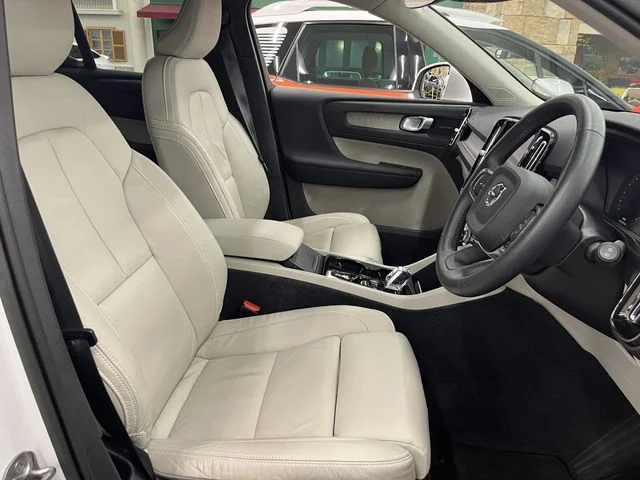 Volvo VOLVO XC40 B4　AWD　インスクリプション photo 4