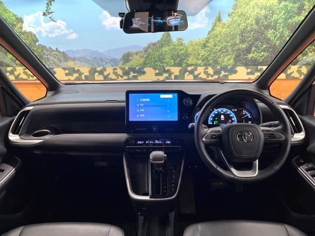 Toyota NOAH HYBRID S−Z photo 2
