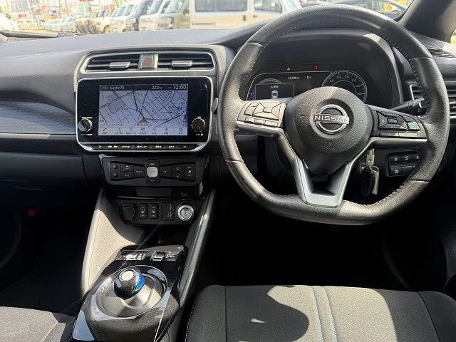 Nissan LEAF アーバンクロム photo 2