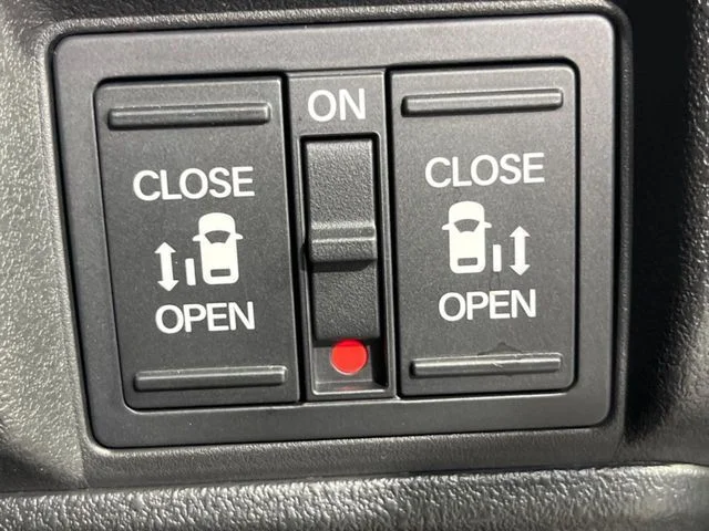 Honda N BOX CUSTOM ターボ photo 3