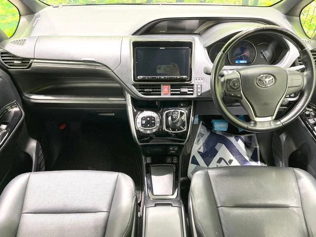 Toyota ESQUIRE HYBRID Gi photo 2
