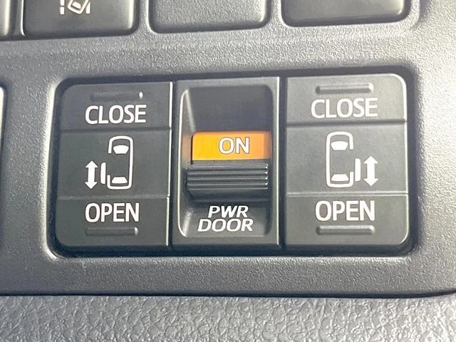 Toyota ESQUIRE HYBRID Gi photo 3