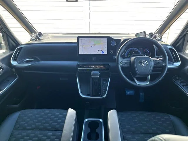 Toyota VOXY HYBRID S−Z photo 2
