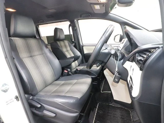 Toyota NOAH Si　ダブルバイビー2 photo 4